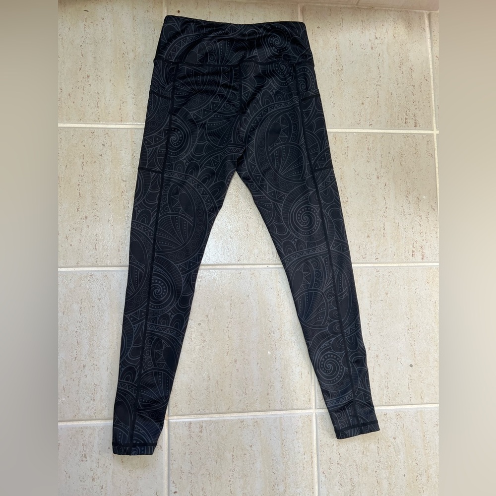 CVG leggings black with pattern size small